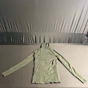 Cielo Textured Ribbed Turtleneck Long Sleeve Top Green Size S